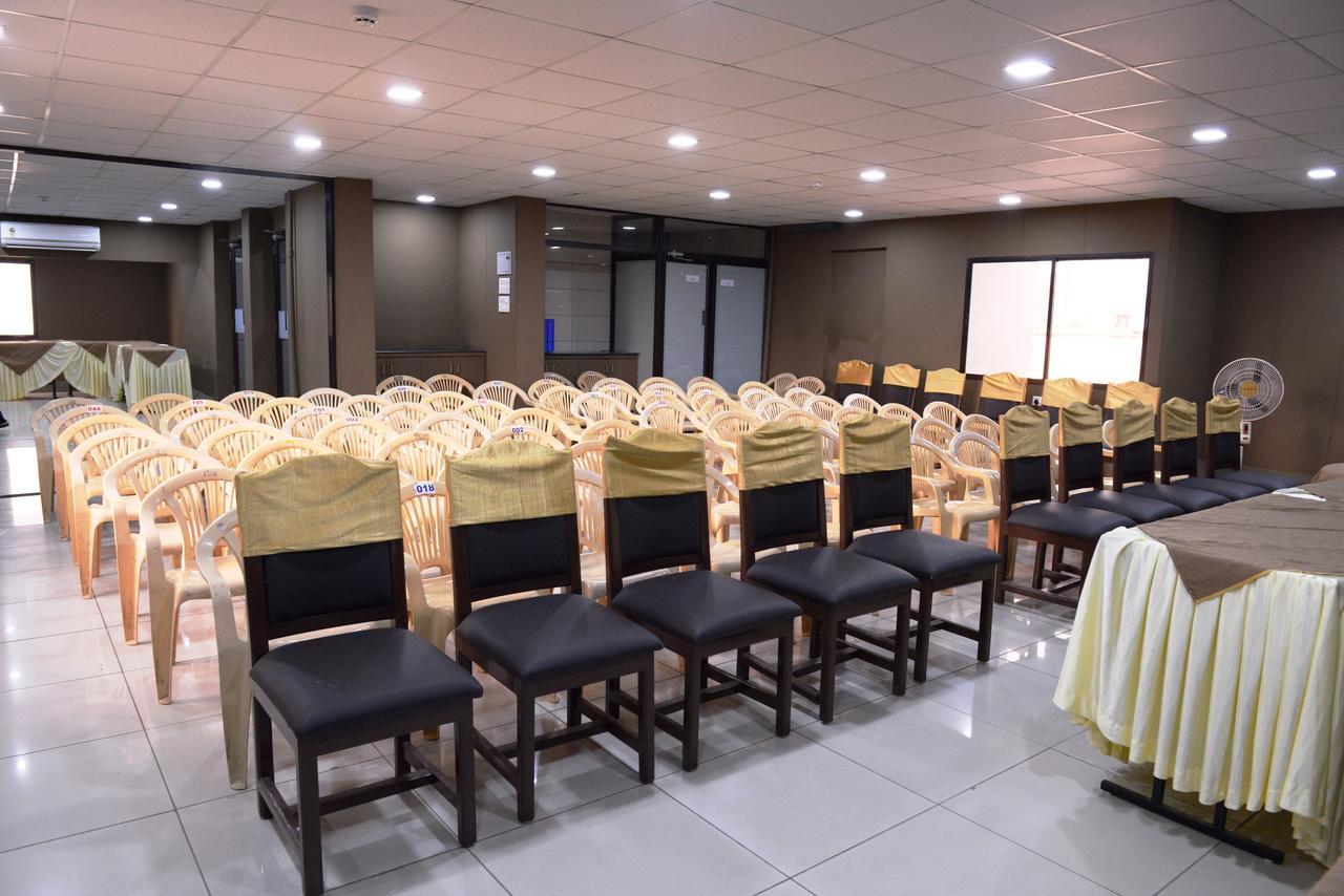 Hotel Palm View Residency Vadodara Zewnętrze zdjęcie