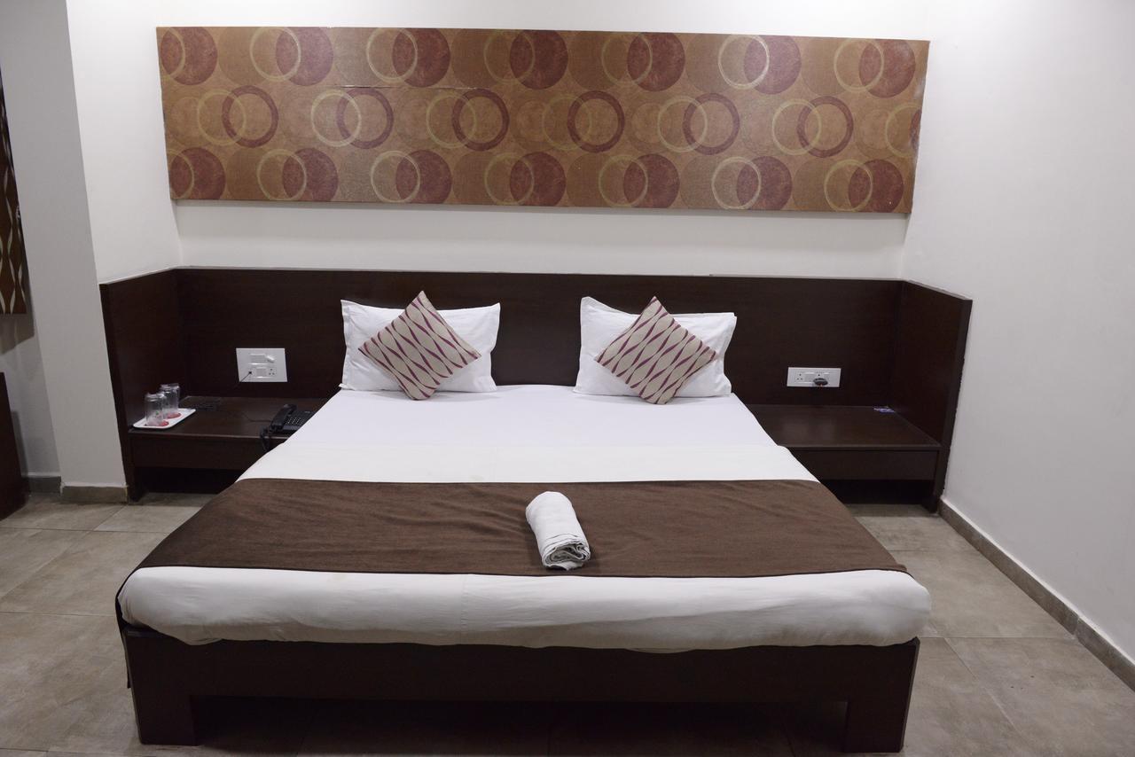 Hotel Palm View Residency Vadodara Zewnętrze zdjęcie